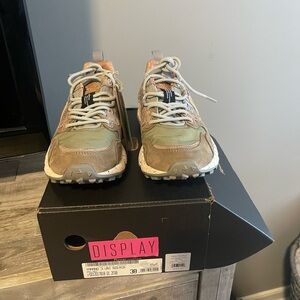 New in box with tags flower mountain women’s Yamano